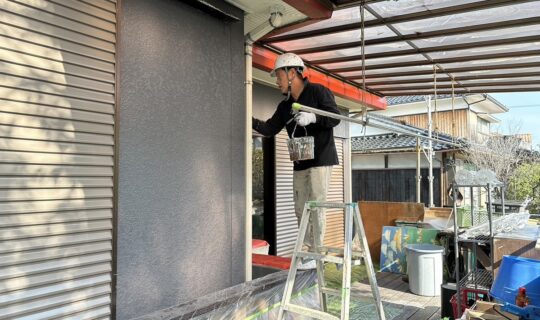 屋根・外壁一棟まるごと塗装中